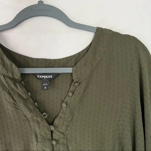 Express Casual Flowy Green Tunic Style Top in Women’s Size Medium - Picture 5 of 5